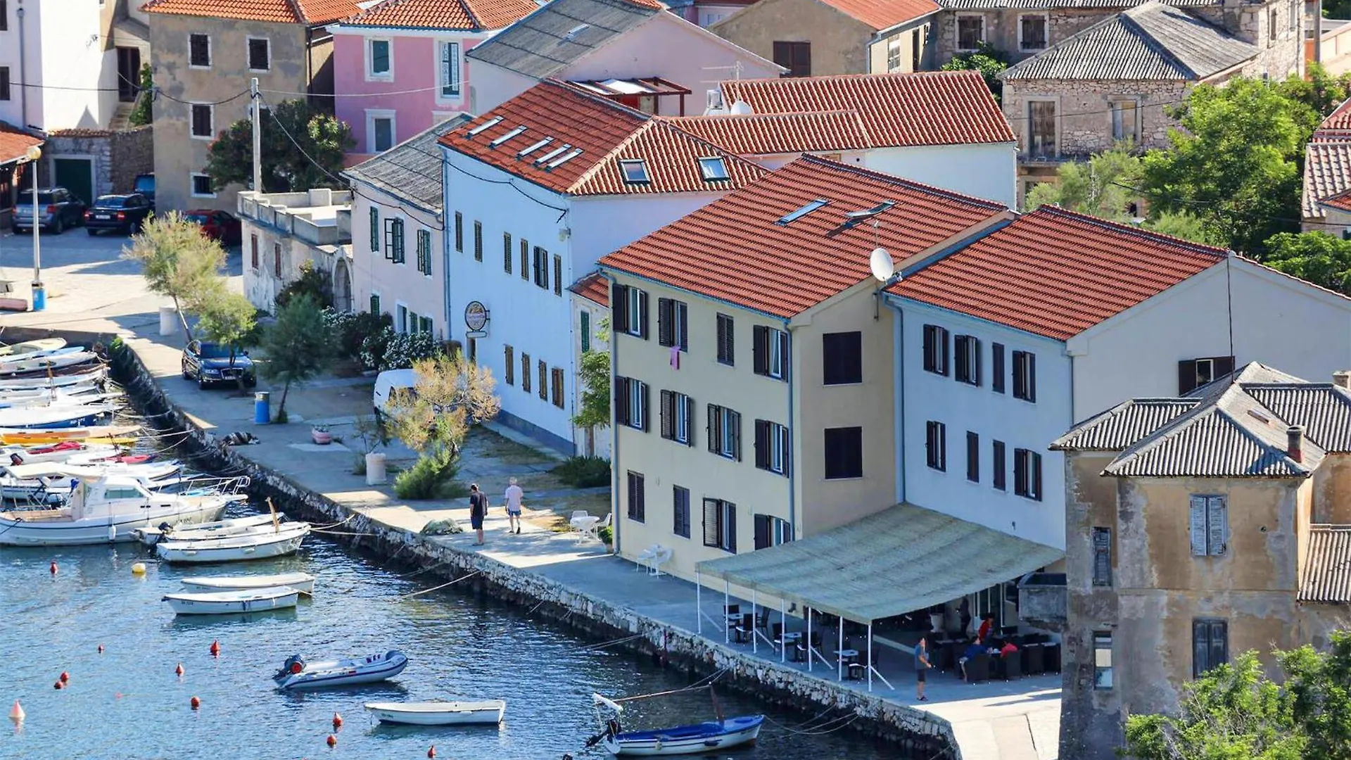 1 Bedroom Lovely Apartment In Vinjerac