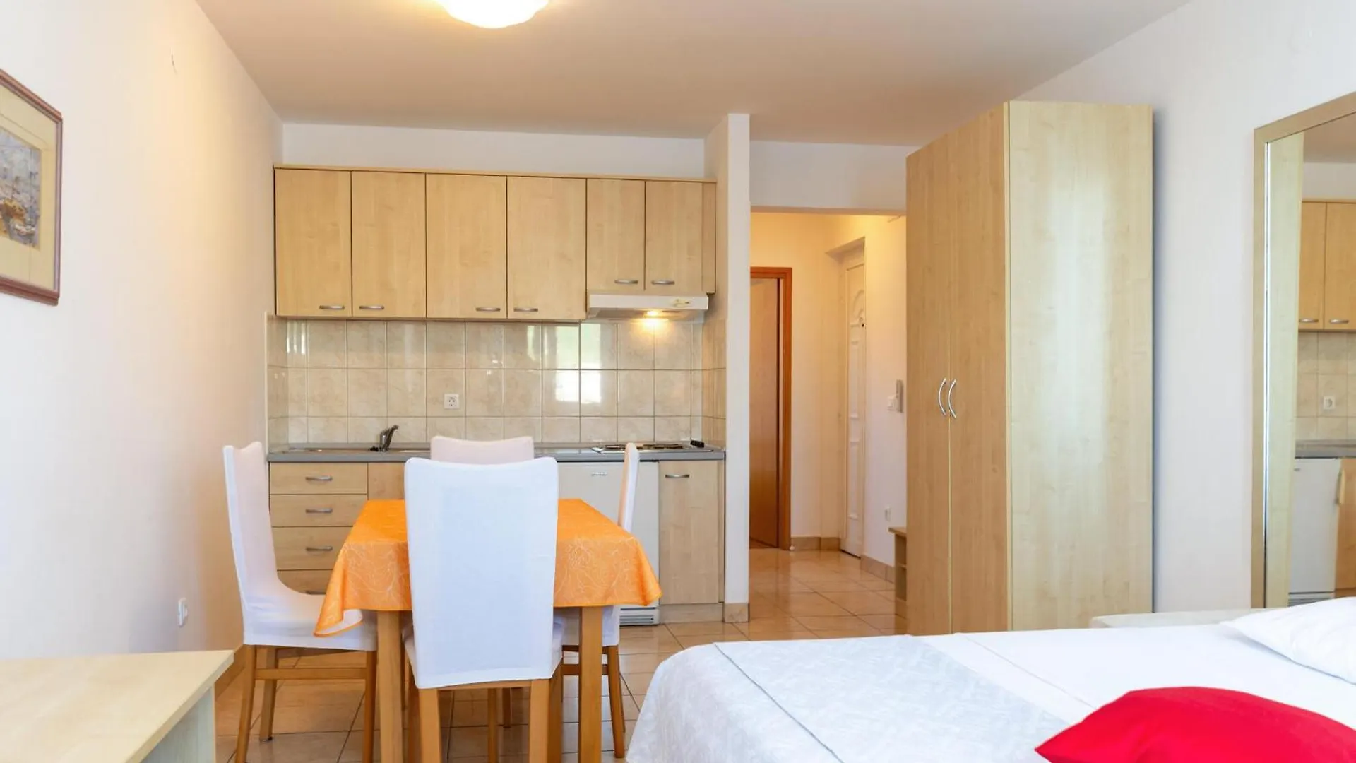 1 Bedroom Lovely Apartment In Vinjerac