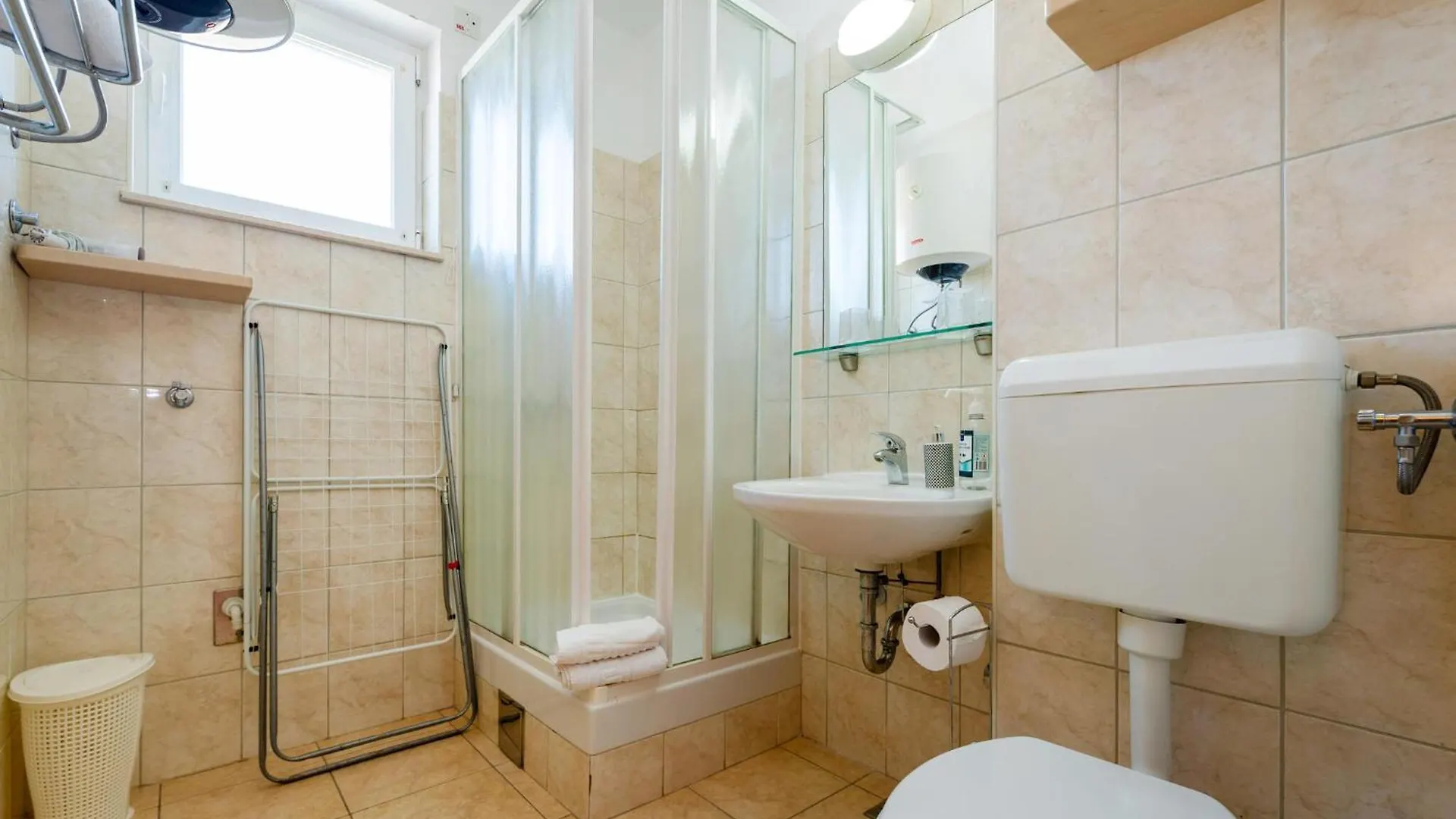 1 Bedroom Lovely Apartment In Vinjerac Croatia