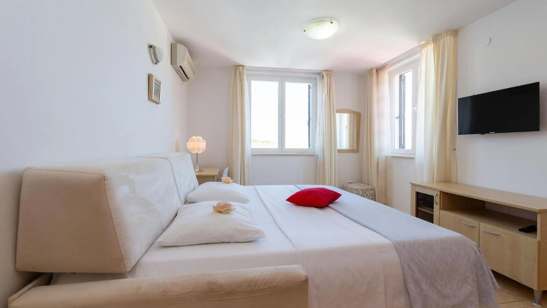 1 Bedroom Lovely Apartment In Vinjerac 0*,